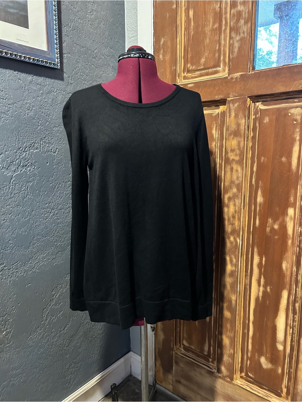 52Seven Classic Black Long Sleeve Scoop Neck Top with animal print back